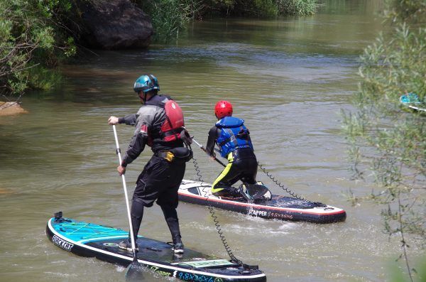 Escena de aventura en Paddle Surf en Cazorla