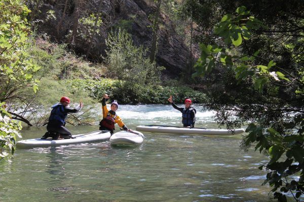 Padres e hijos en Paddle Surf en Cazorla