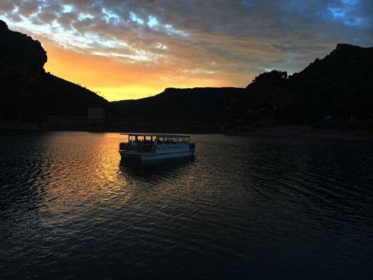 Paseo en Barco Solar El Tranco